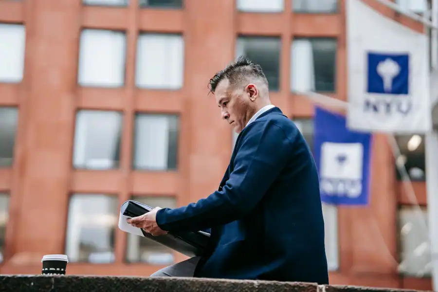 Fashion jobs New York city: roles, pay and how to start